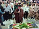 تشییع پیکر مطهر ناوبان سوم تفنگدار نیروی دریایی ارتش جمهوری اسلامی ایران شهید حمیدرضا دهقانی بر دستان مردم برازجان 